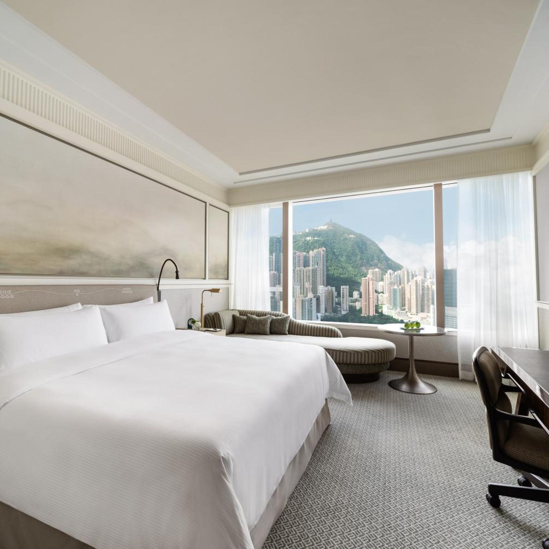 Shangri La, Island, King Bed, Peak View