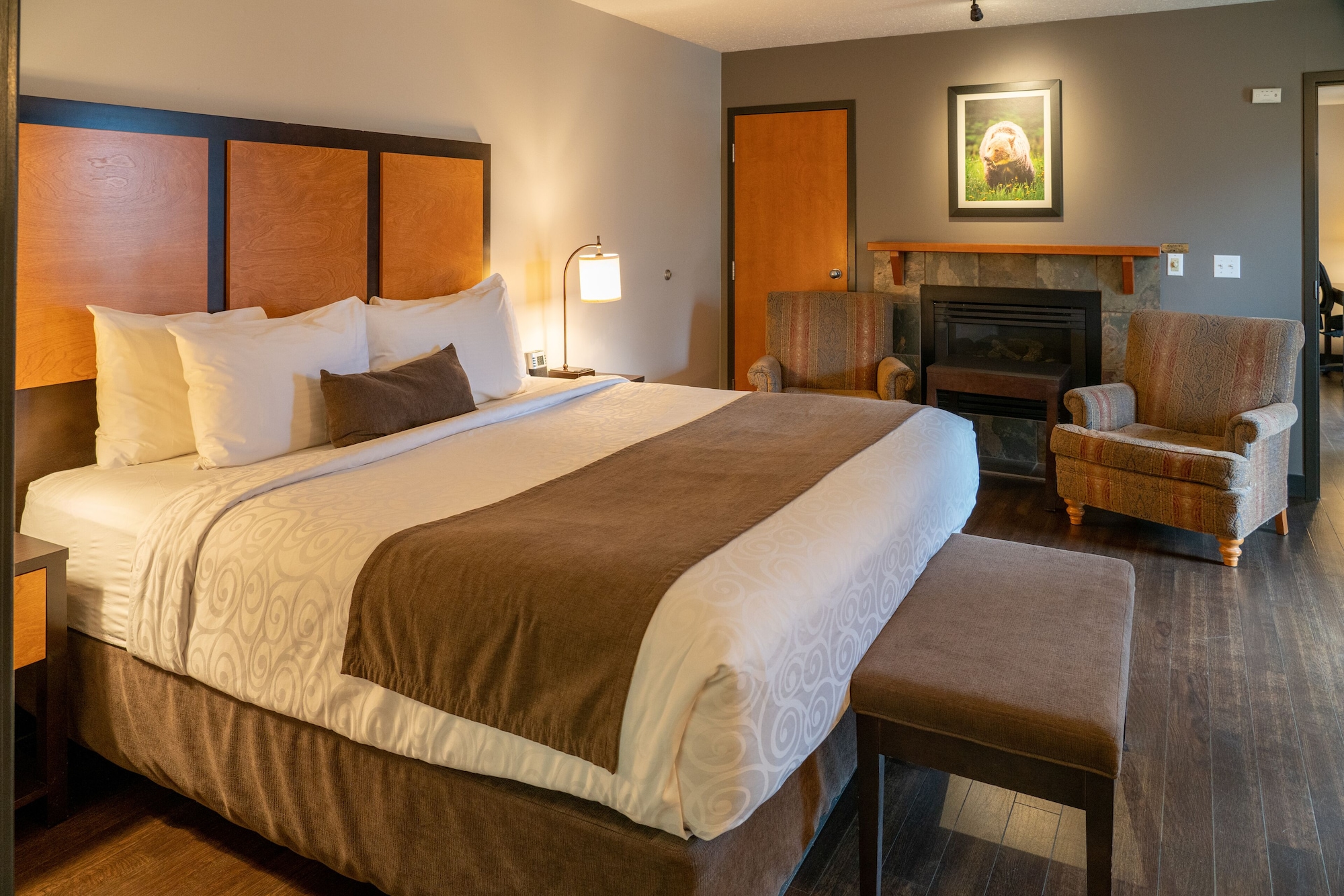EXECUTIVE, SUITE, KING BED