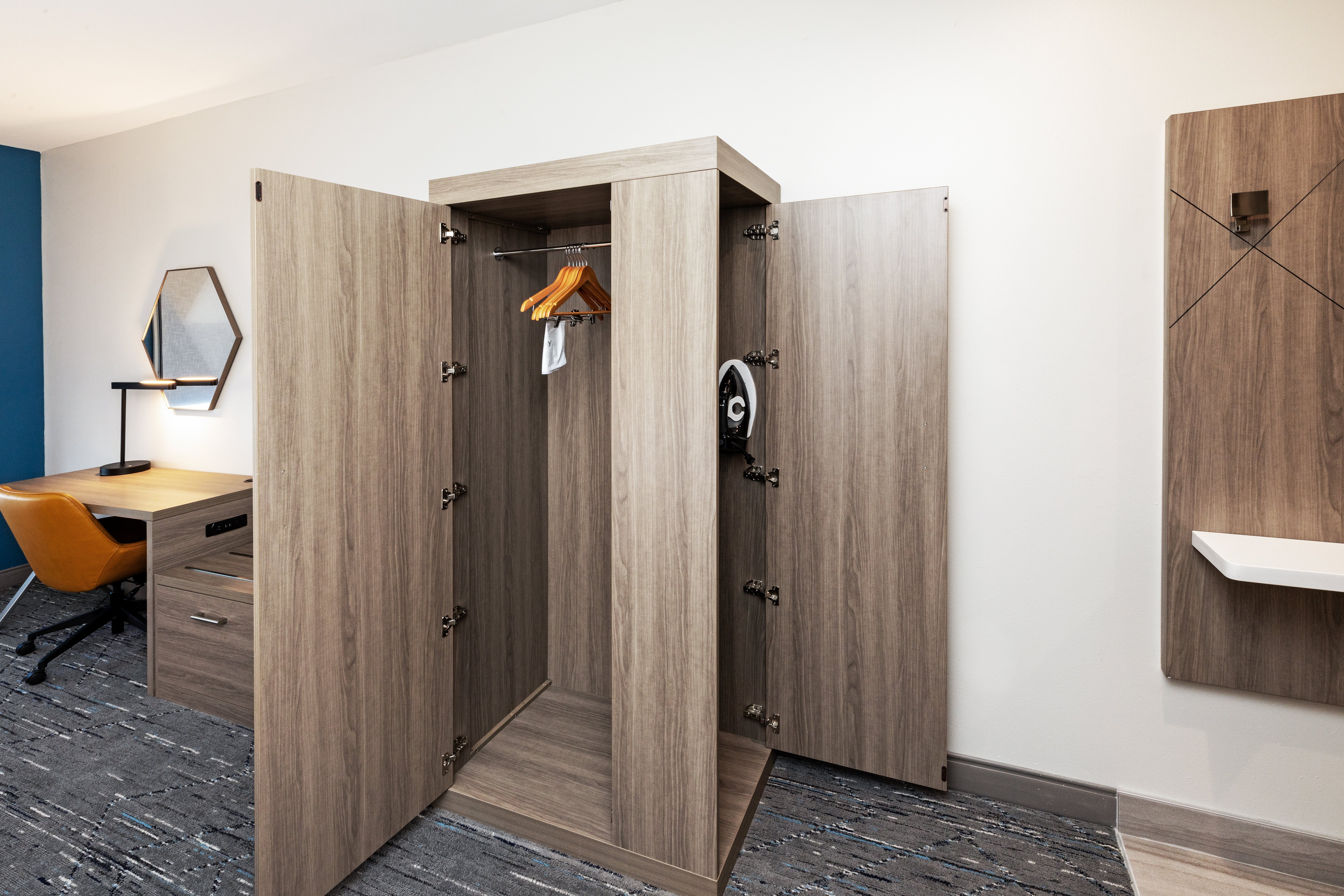 Holiday Inn Express & Suites SENATOBIA I-55 32/54