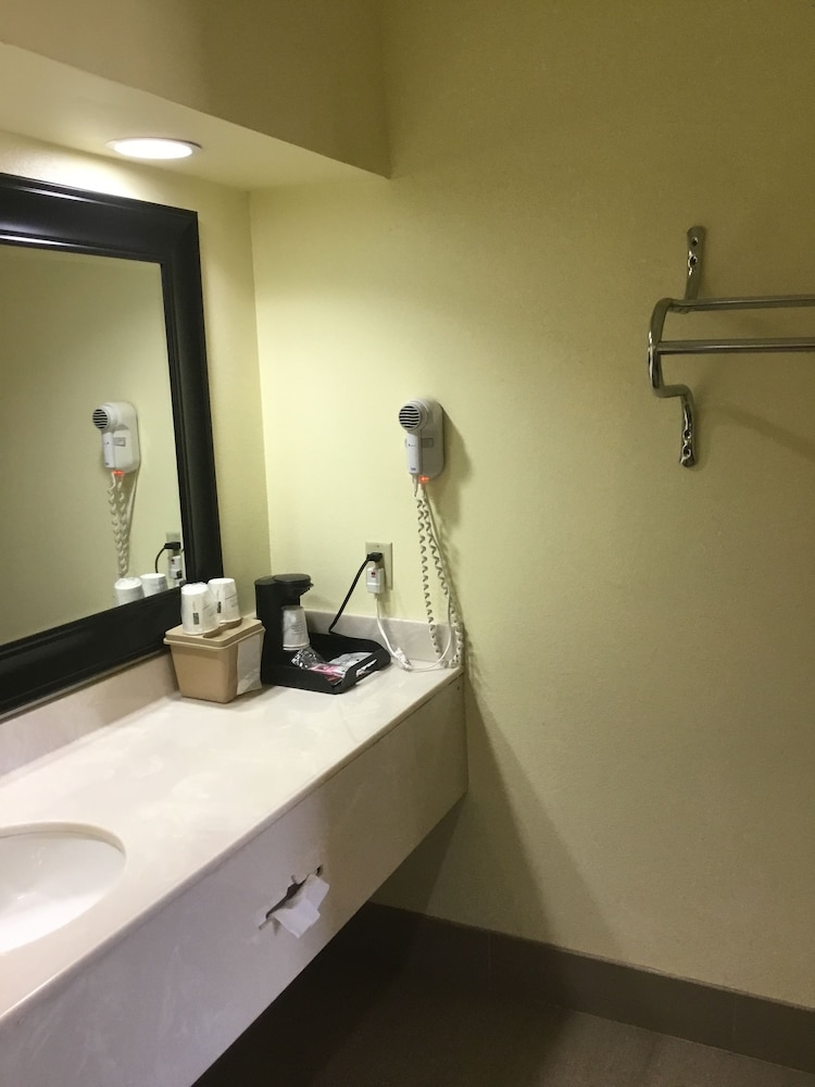 Super 8 by Wyndham Fairfield, TX 31/36