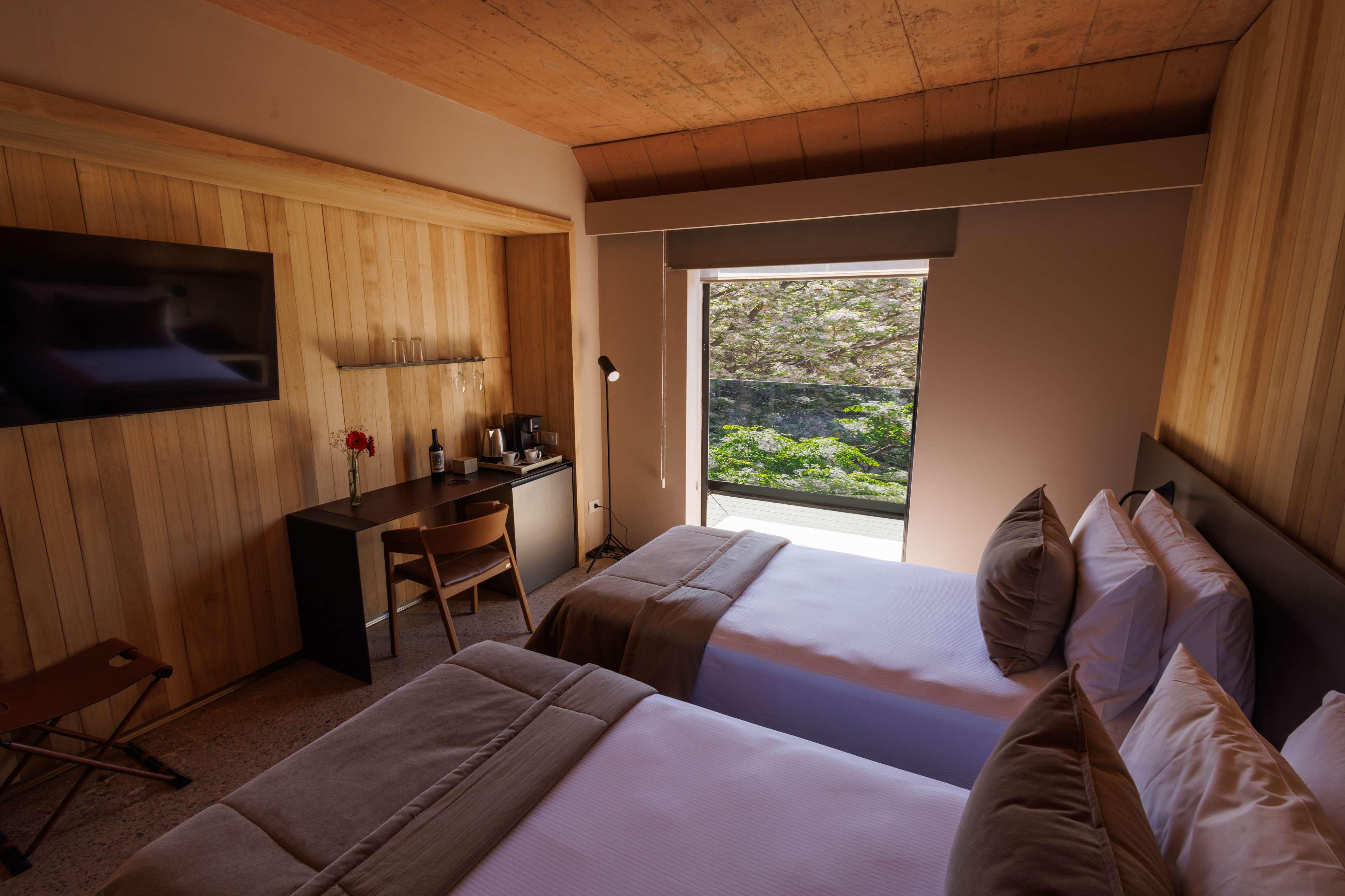 GUEST ROOM, TWIN BEDS, BALCONY