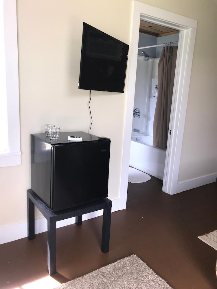 Riverboat Bed & Breakfast 35/43