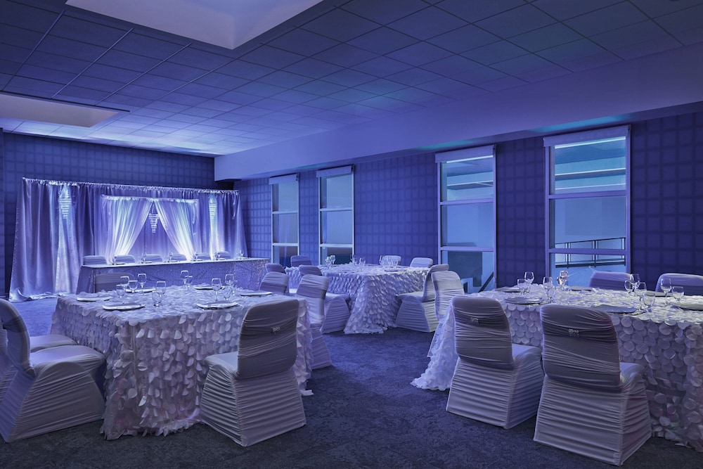 Aloft Calgary University 16/21