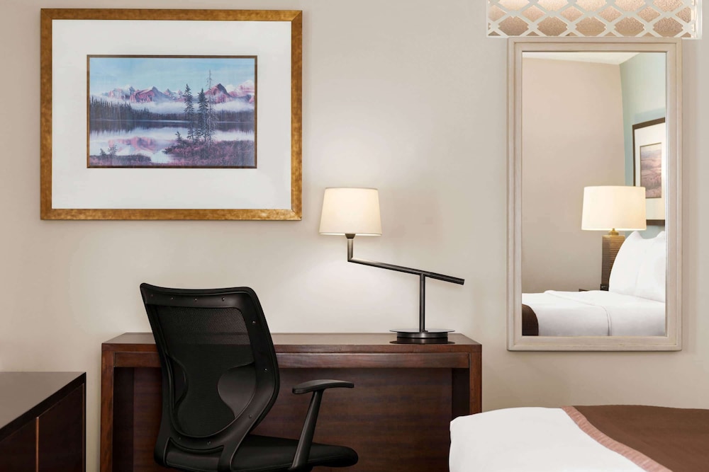 Travelodge by Wyndham Calgary South 38/63