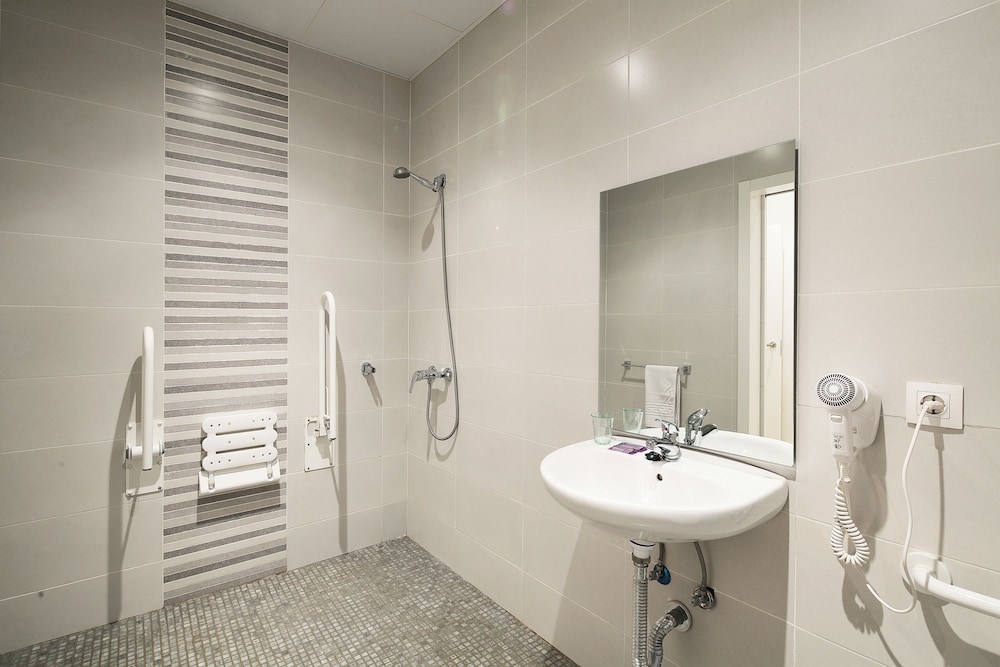 Balkonis Hostal 24/68