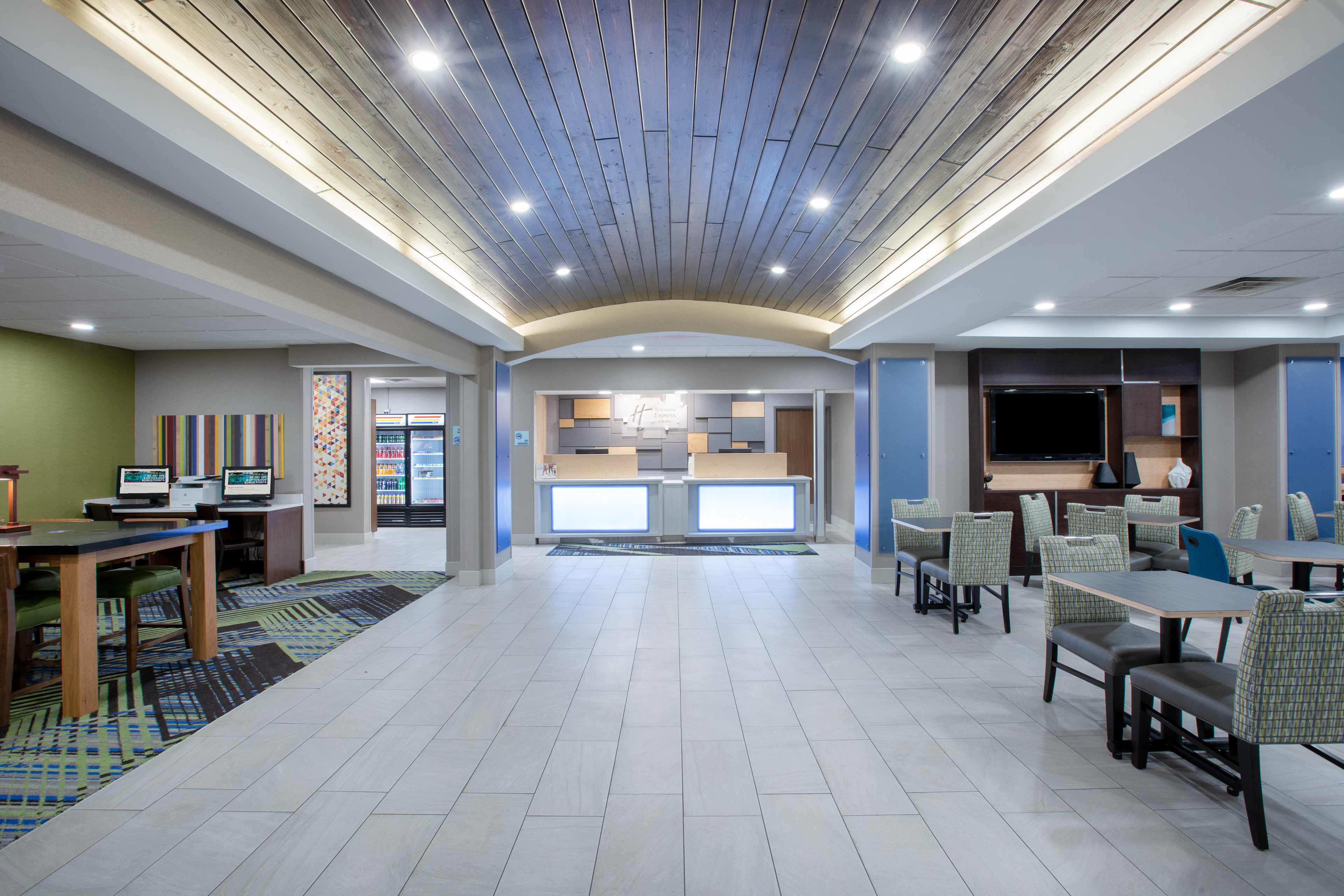 Holiday Inn Express Hotel & Suites Columbus 8/26