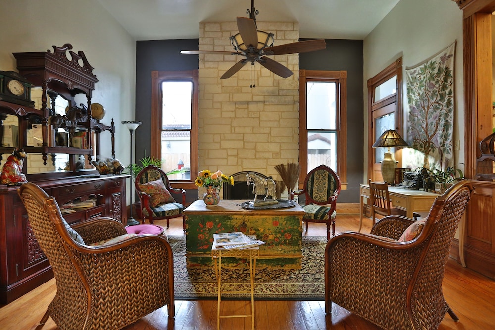 O'Casey's Bed &amp; Breakfast 36/40