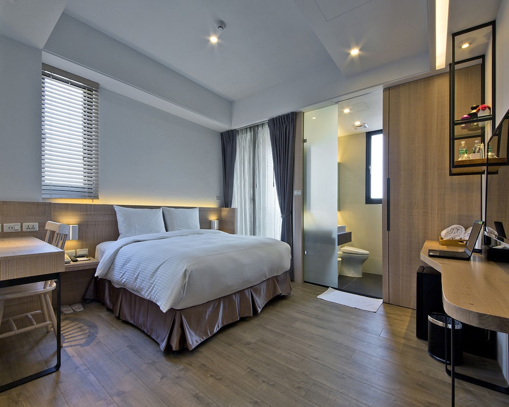 JOY INN 19/47