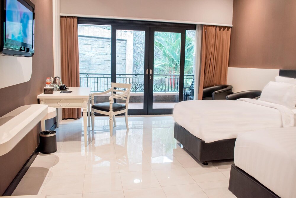 Luminor Hotel Jember (ex Panorama Hotel) 32/65