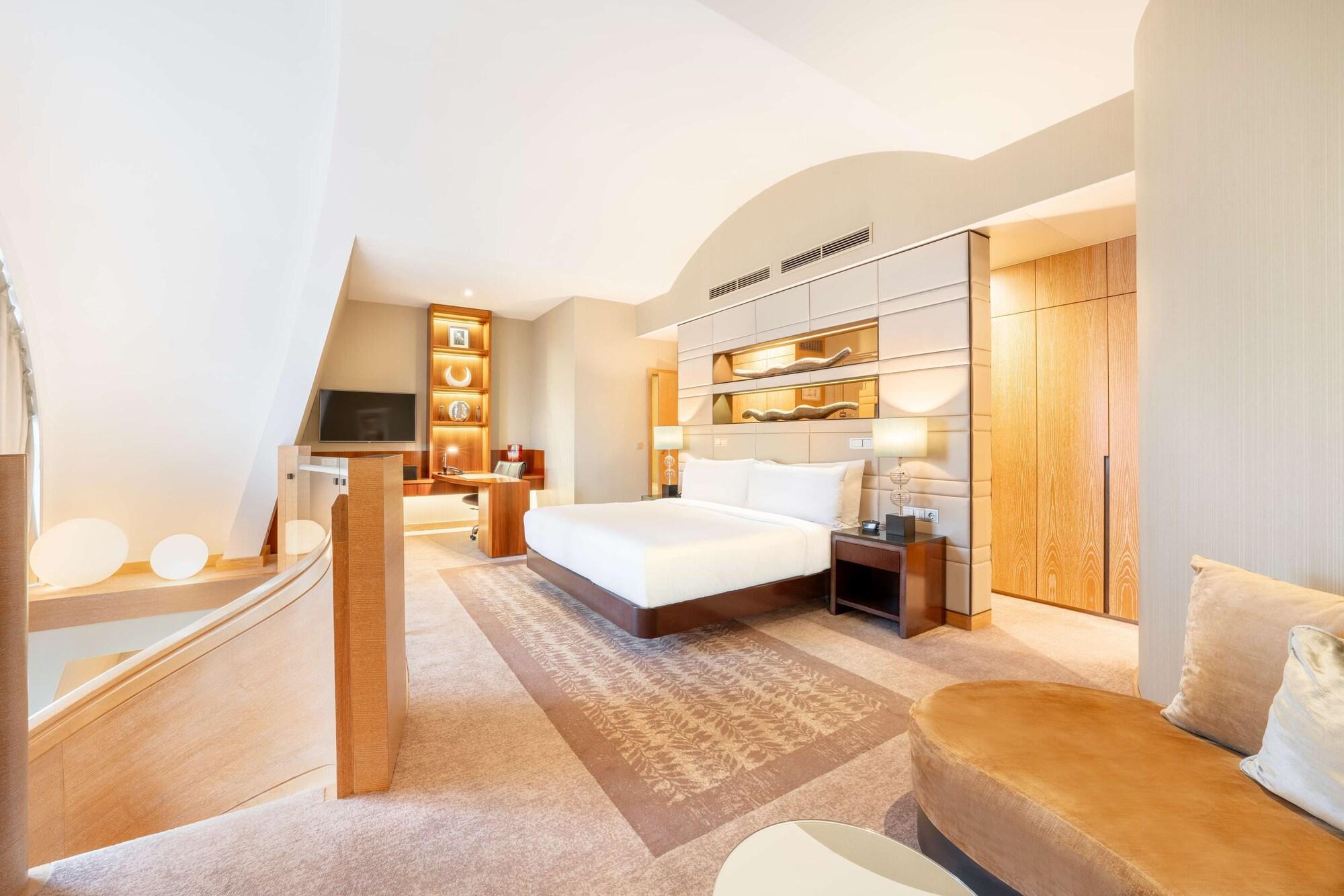 Dome, Suite, King Bed, Domeaux View, Lounge Access