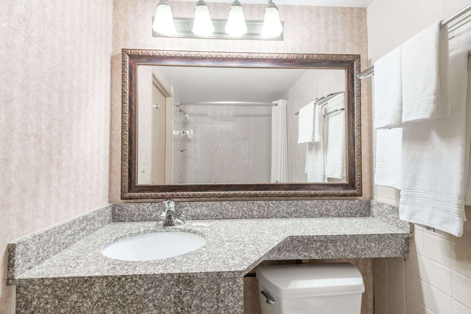 Days Inn by Wyndham Niles 23/24