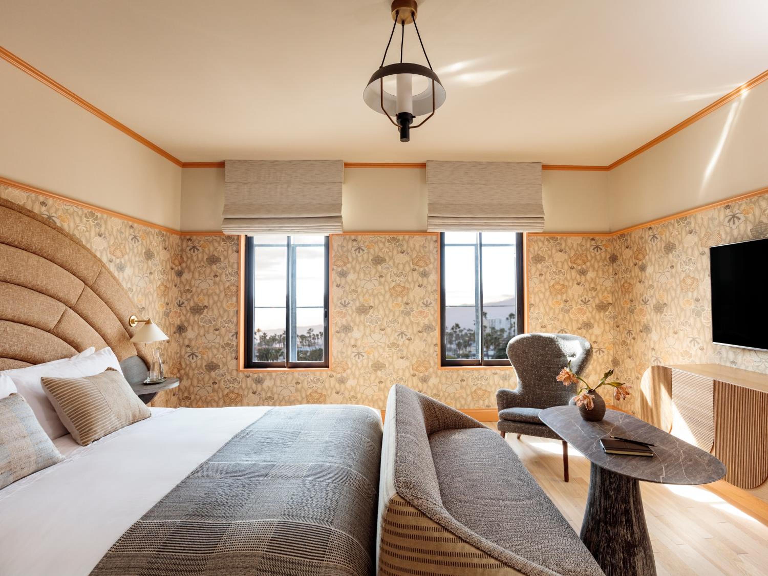 Landmark, Guest Room, Premier, King Bed