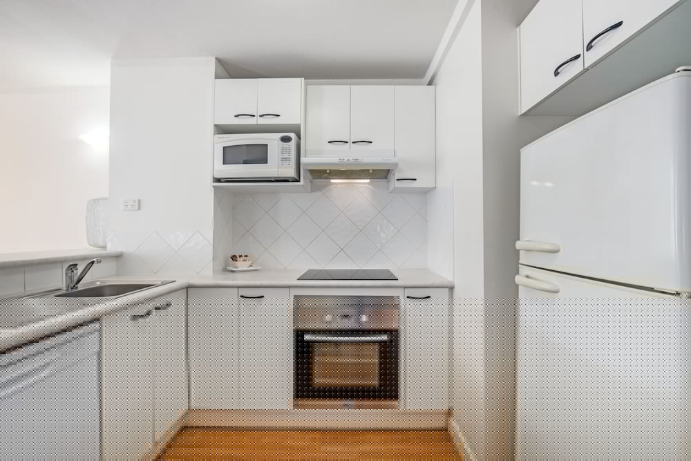 WINDWARD APARTMENTS 14/81