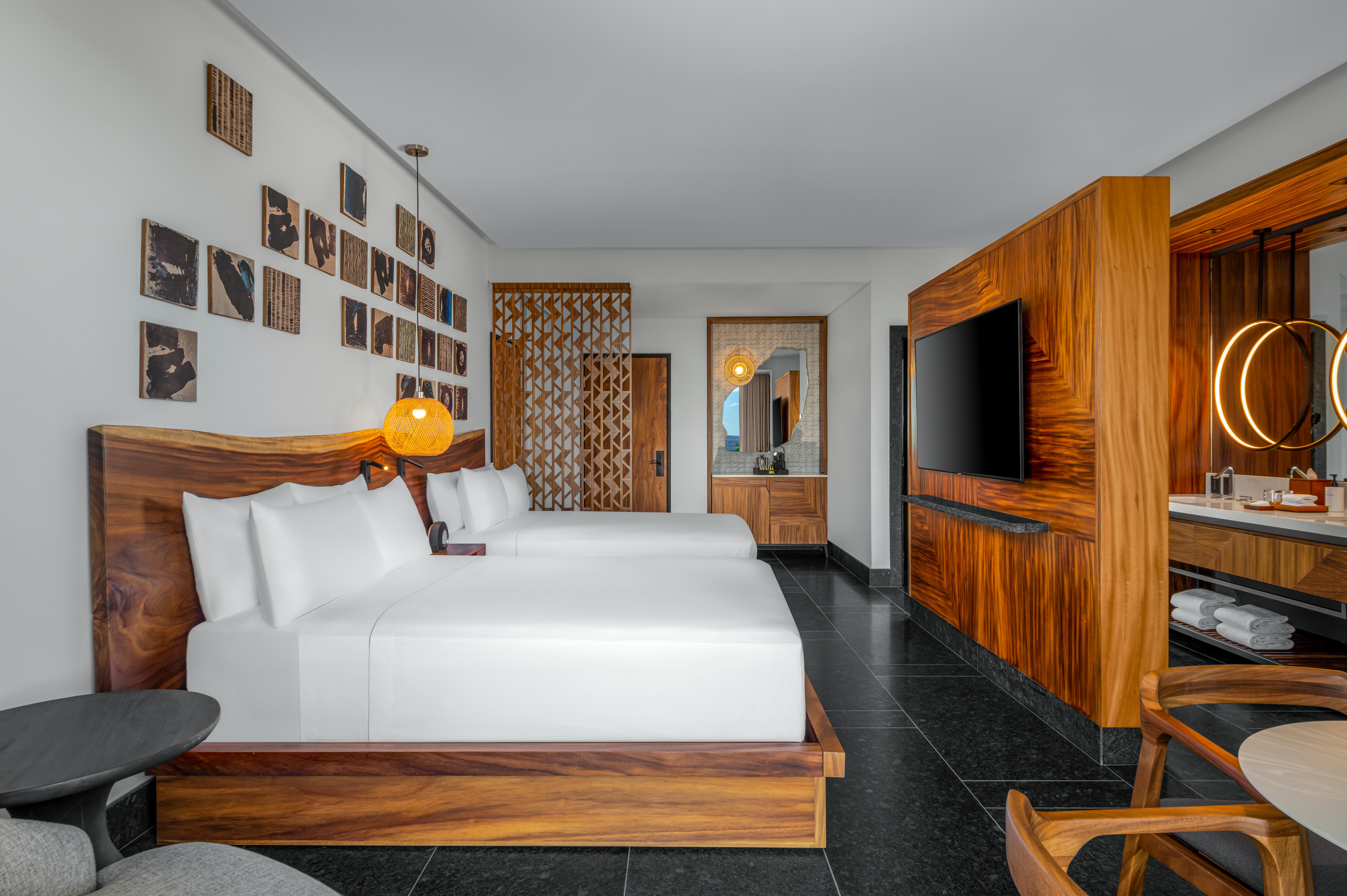 Room, 2 Queen Beds, Tropical View, Balcony