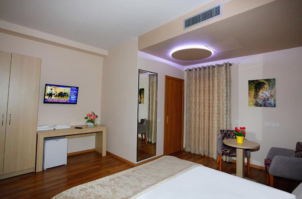 Green Hotel 44/71