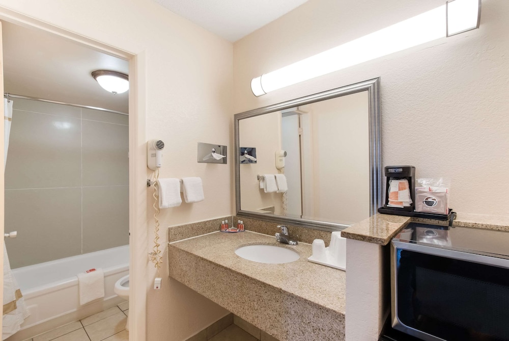 Econo Lodge Washington NC North 22/32