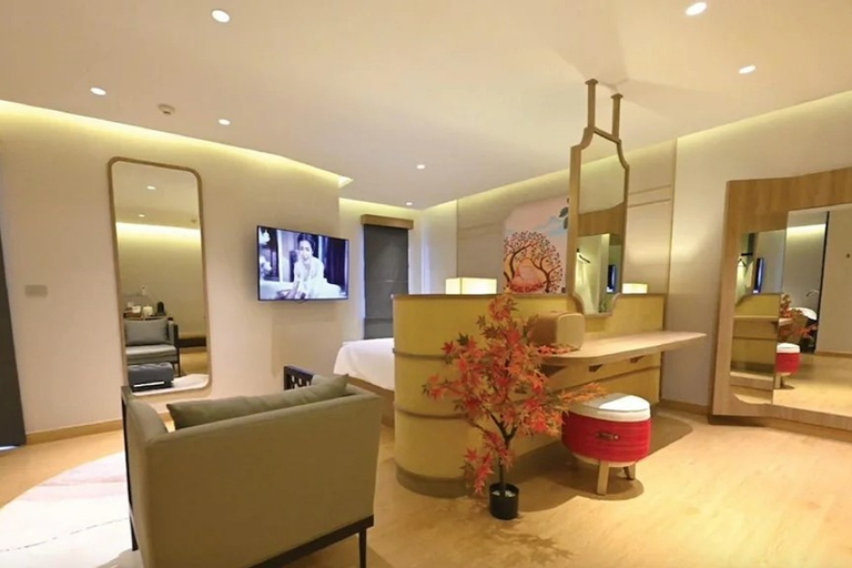 Hotel De One Dee 8/11