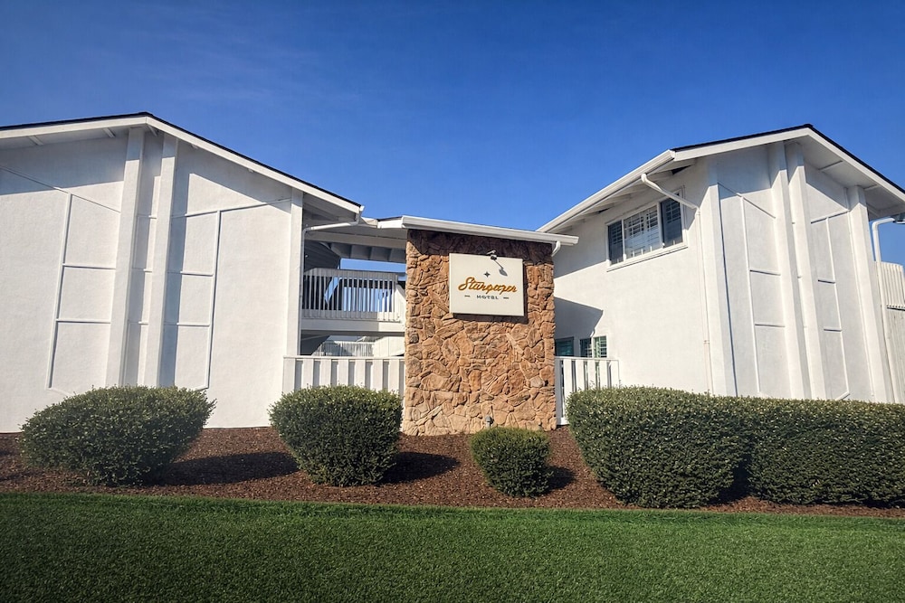 Stargazer Inn And Suites 63/66