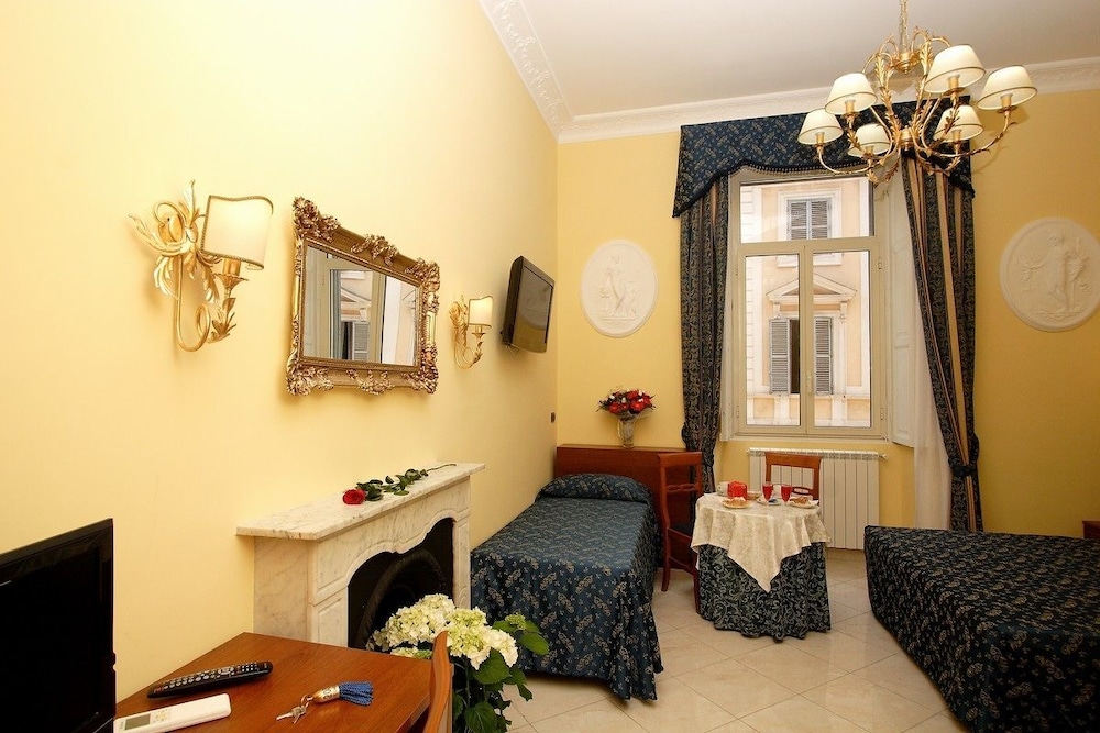 Caroline Suite 27/35