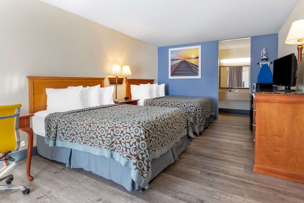 Days Inn by Wyndham Titusville Kennedy Space Center 9/37