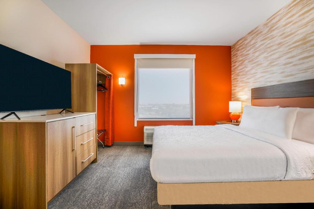 1 BEDROOM, SUITE, QUEEN BED