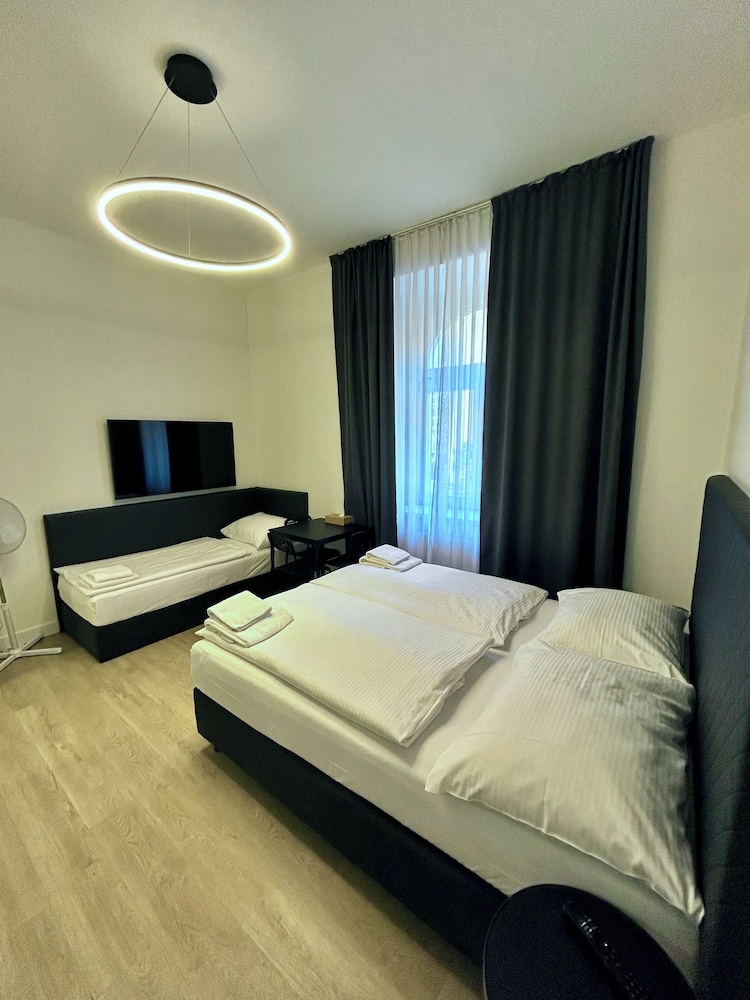 Figaro Suites 8/43