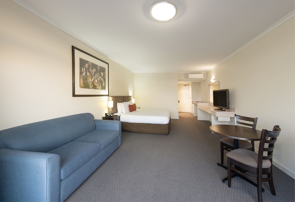 Mantra Meridien Adelaide 33/53