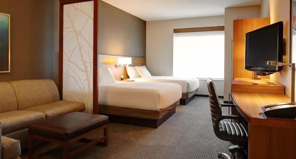 Hyatt Place Charlotte Downtown 24/68