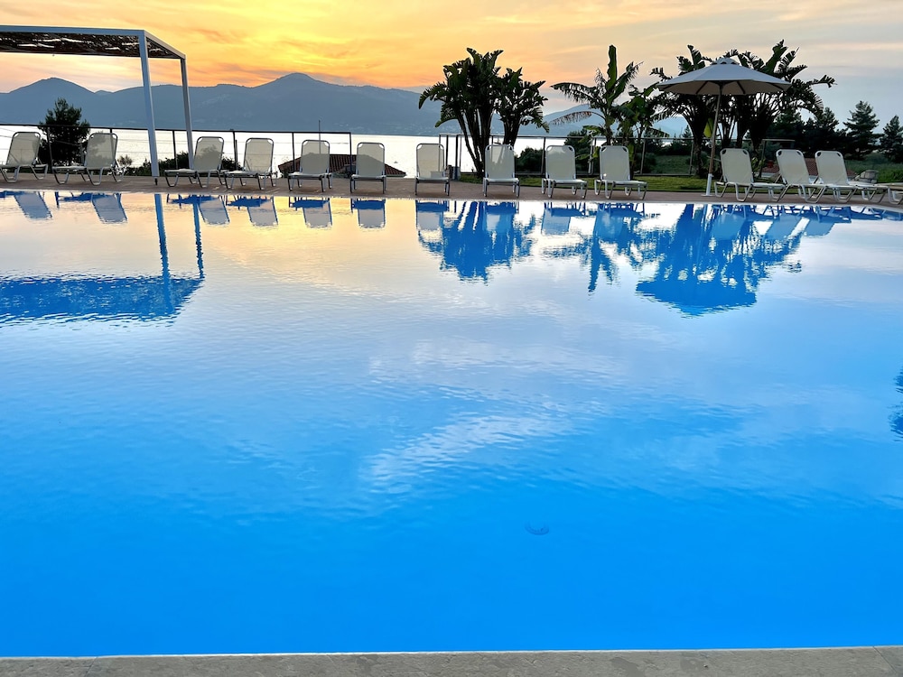 Thalassa Hotel 54/57
