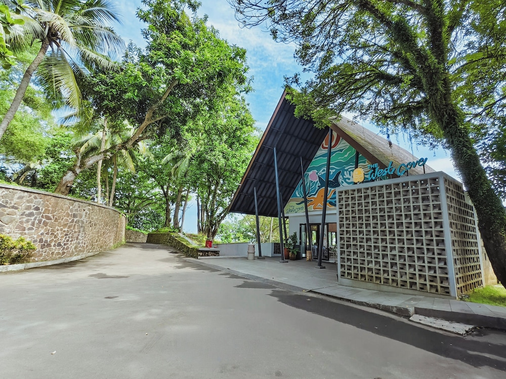 MaxOneHotels.com at Anyer 31/42
