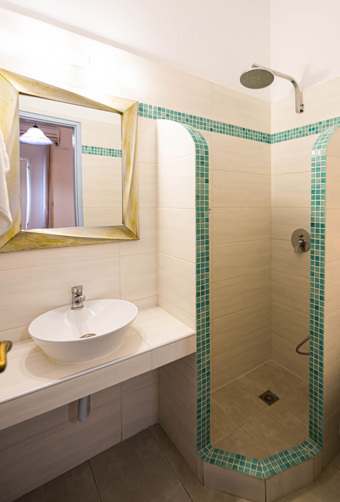 Join Us Low Cost Rooms 28/34