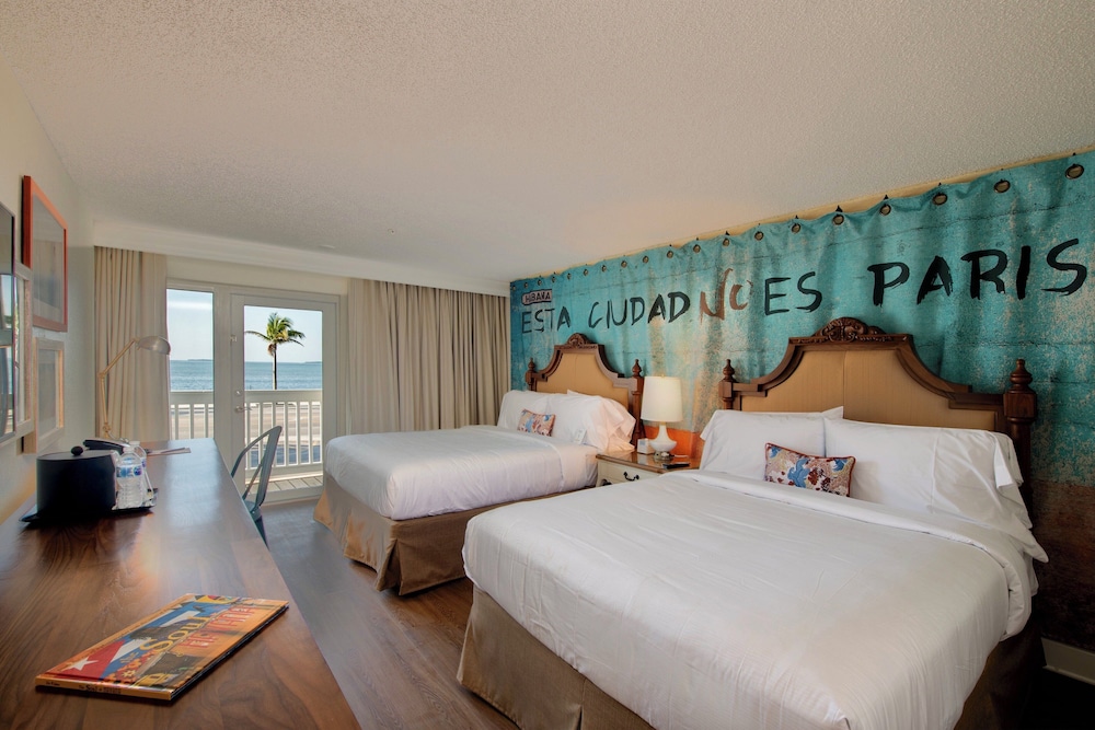 LUIS, PREMIUM, 2 QUEEN BEDS, BALCONY