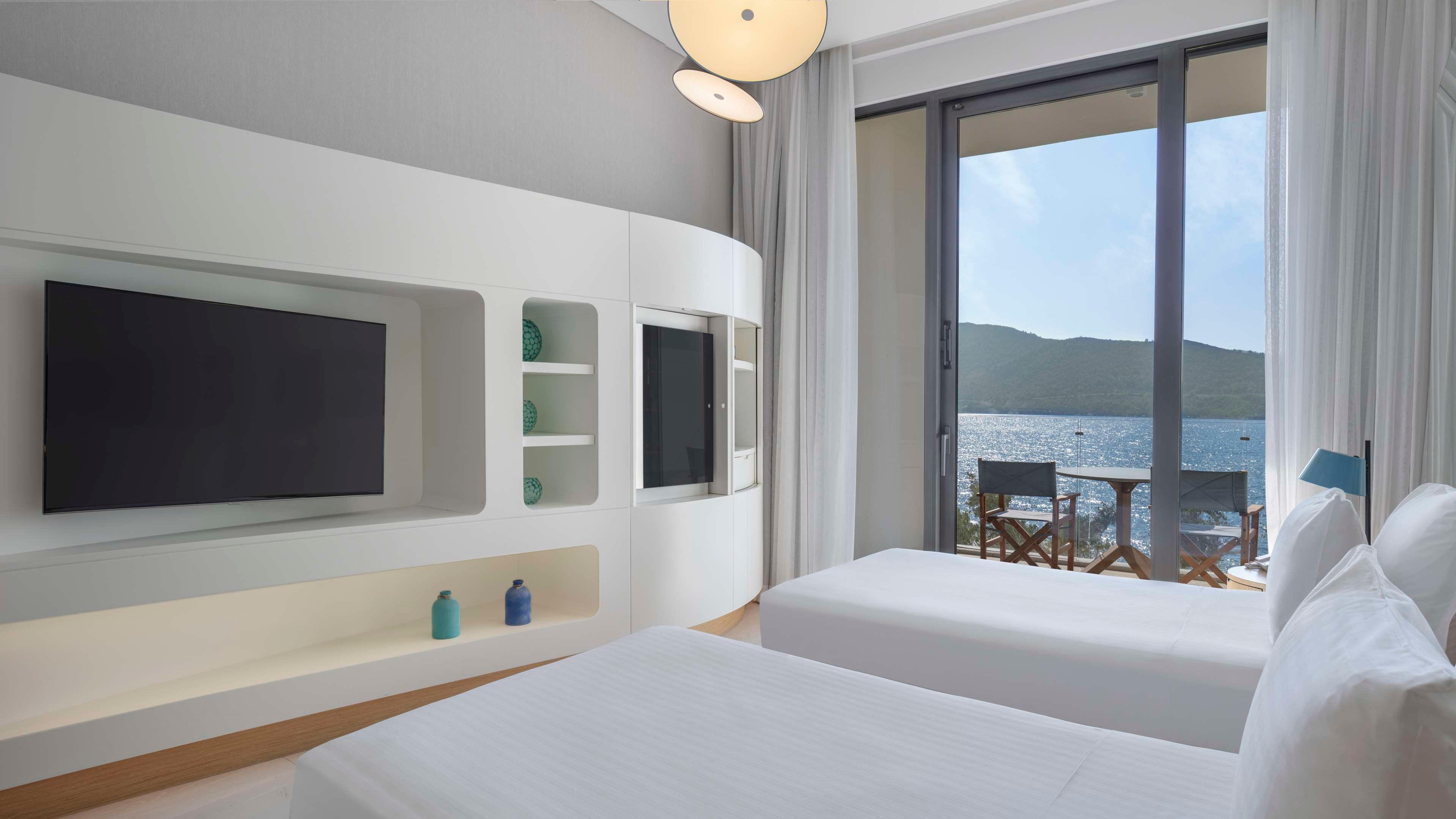 PREMIUM, KING BED, SEA VIEW, BALCONY