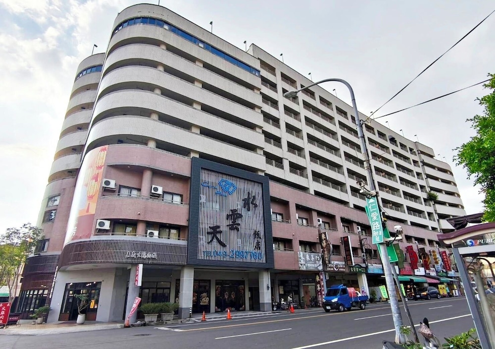 Crystal Hotel 2/35