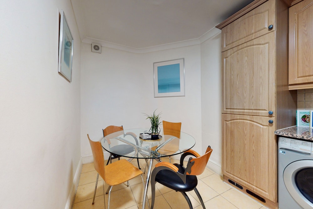 Park Lane Apartments/Clarges Street 23/50