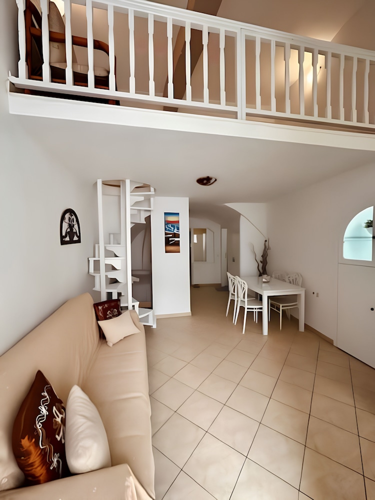 Vinas Place 7/49