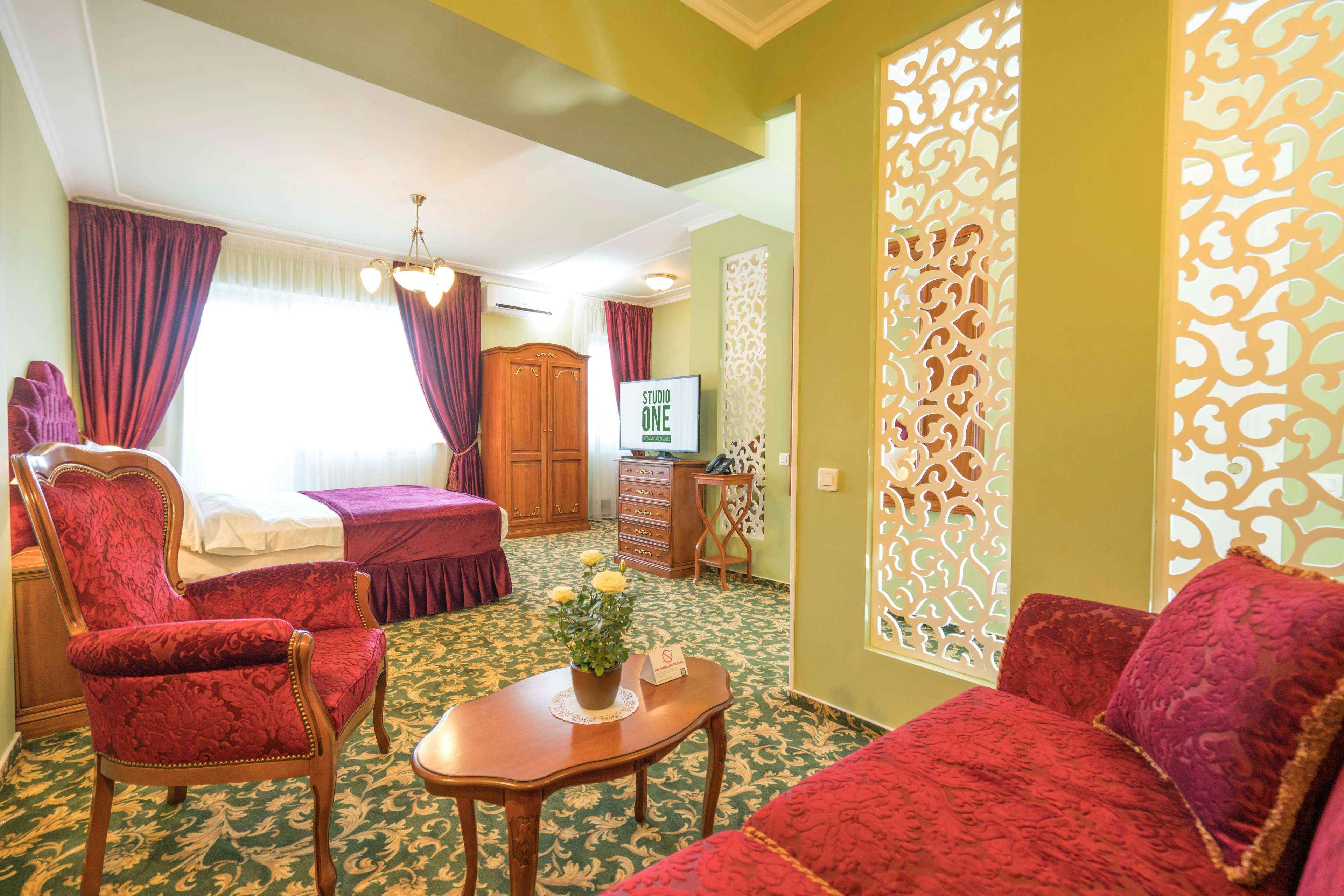 Studio One Accommodation Suites 4/8