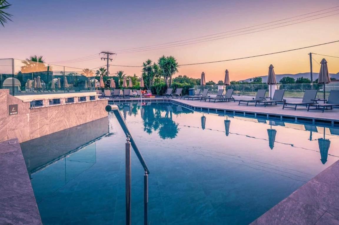 VenusHotel and Suites 25/50