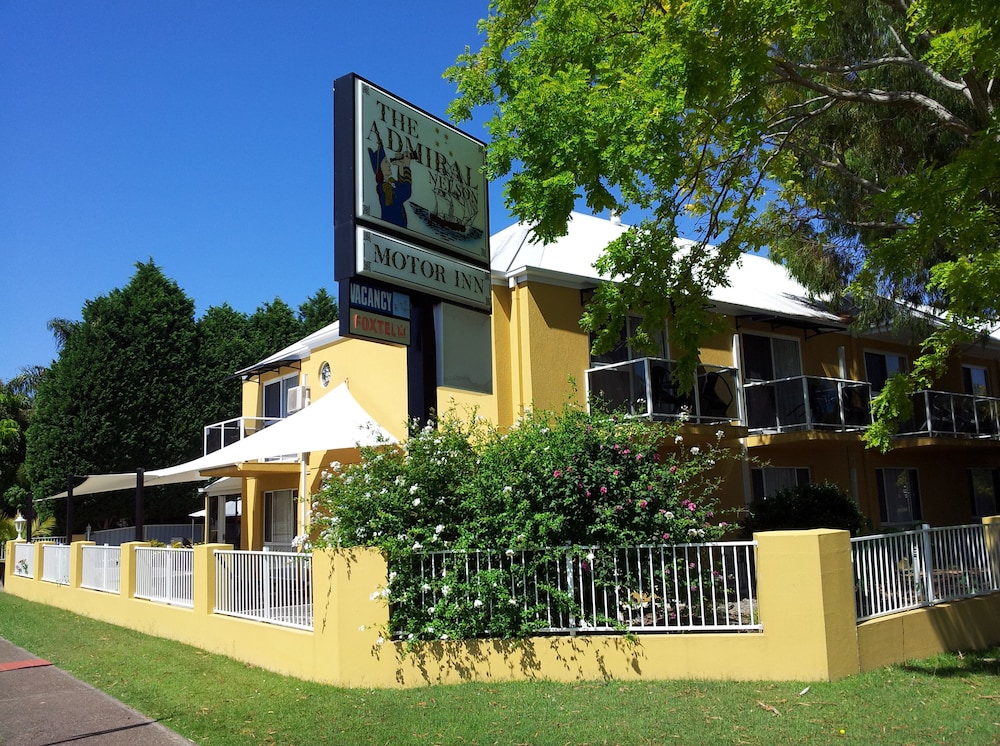 ADMIRAL NELSON MOTOR INN 51/52