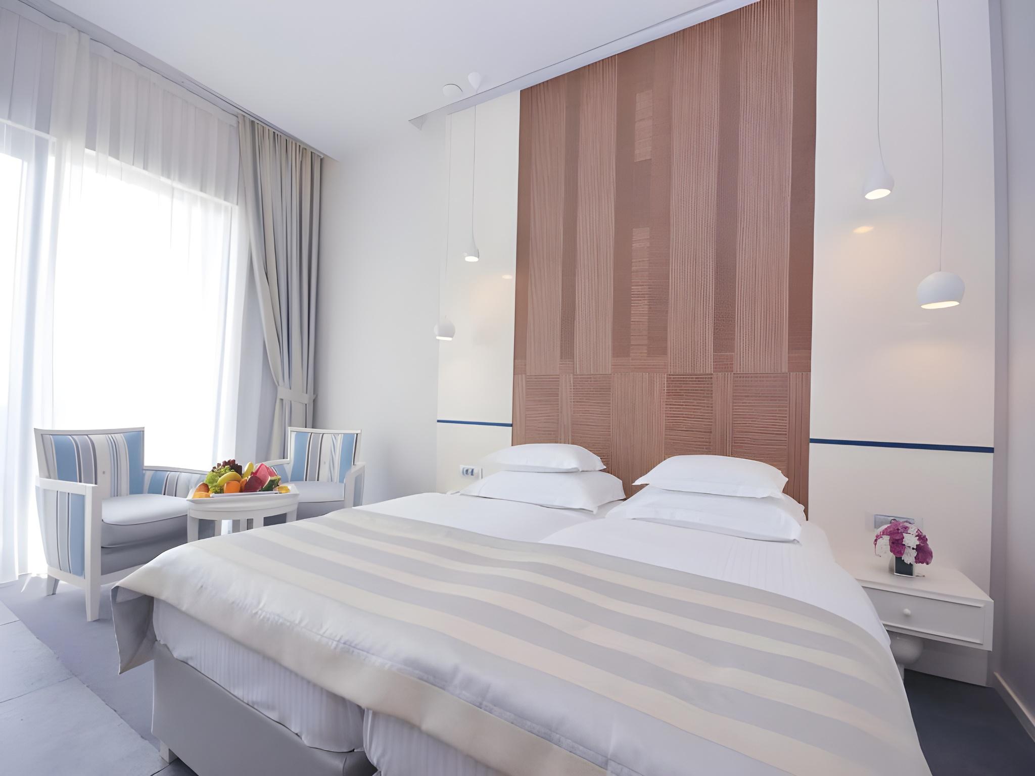 Room, Double or Twin Bed