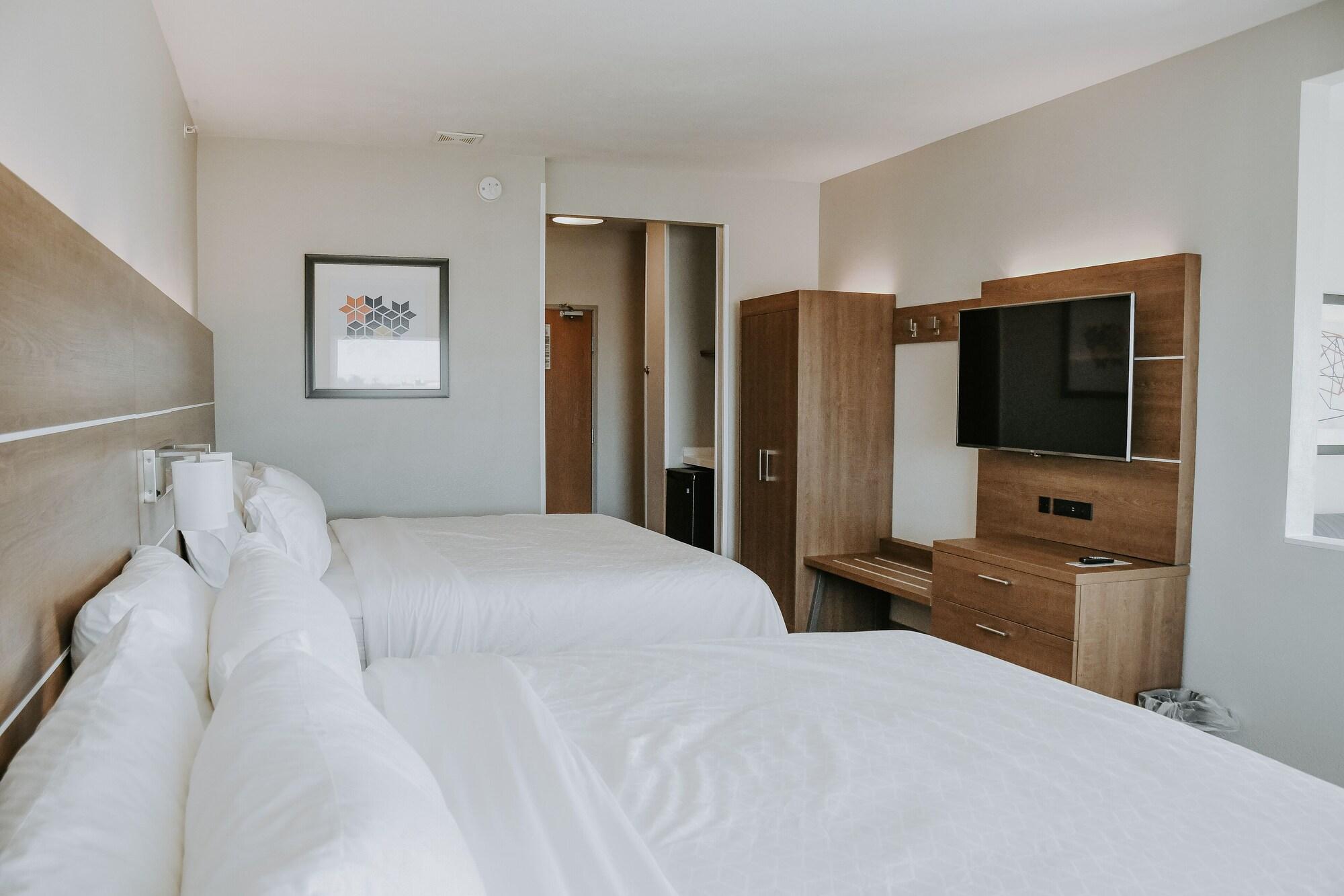 Standard, Multiple Beds, Accessible