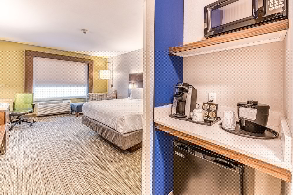 Holiday Inn Express Suites Rantoul 25/76