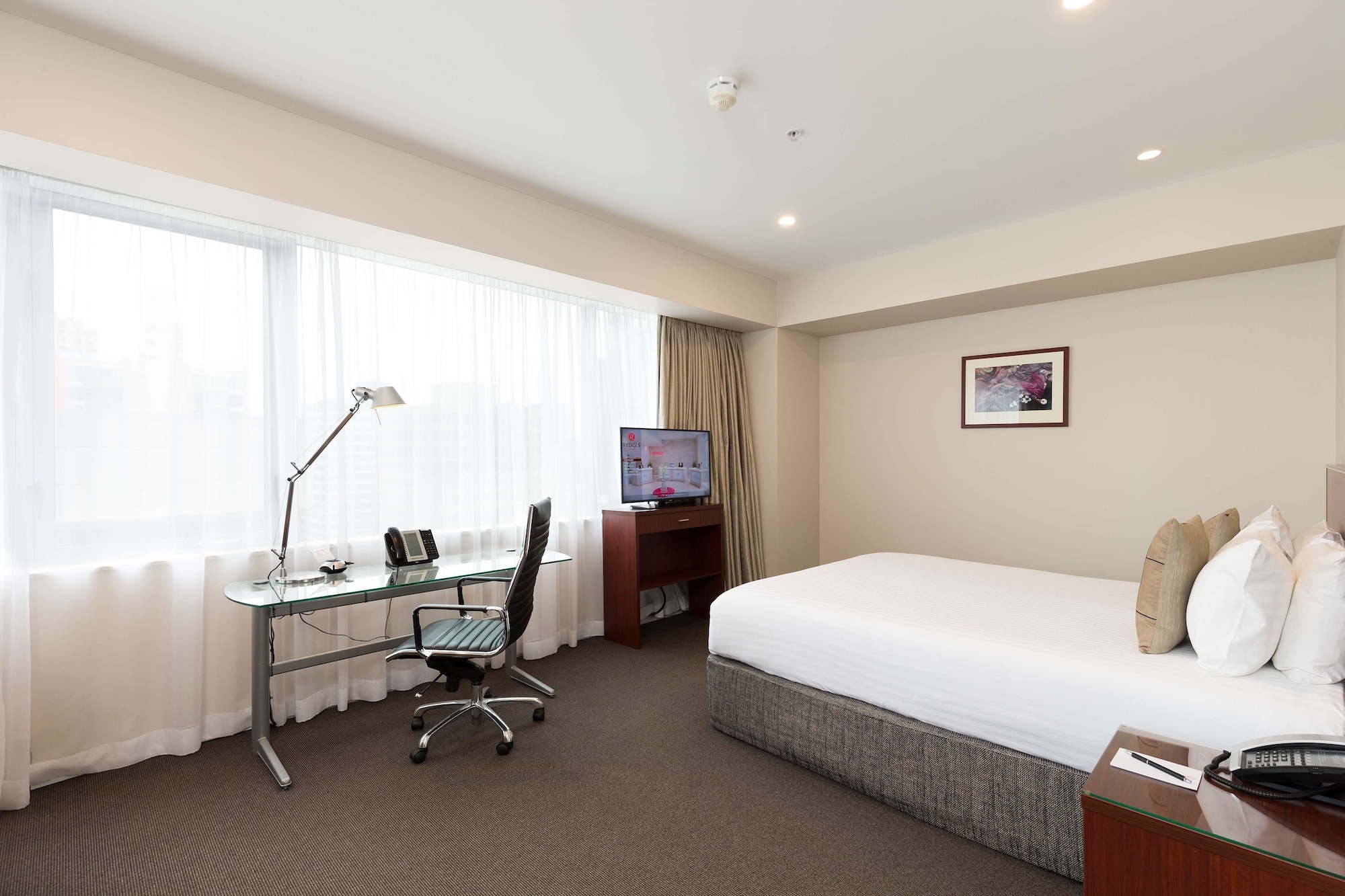 DELUXE, KING BED, CITY VIEW