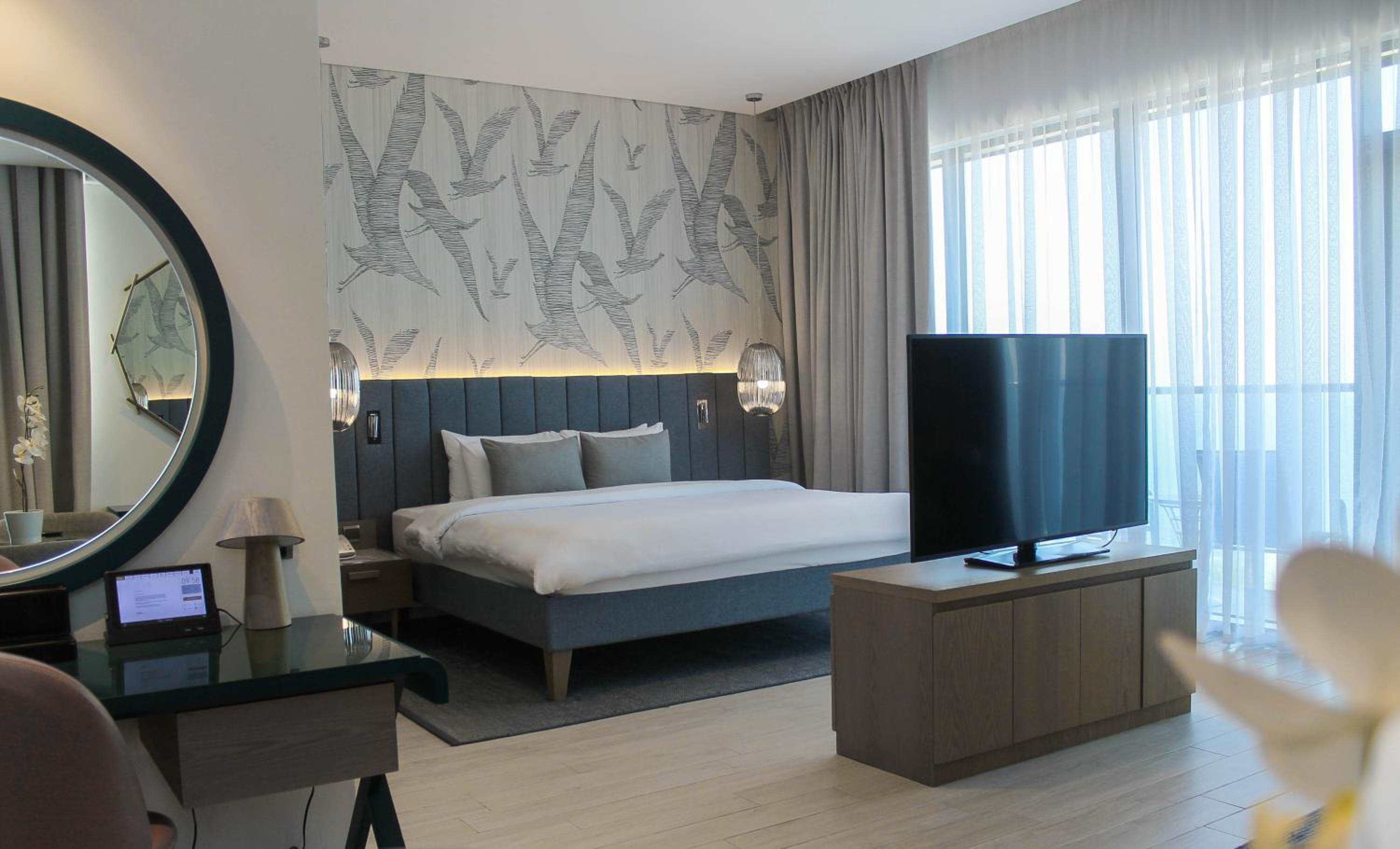 Skyline, Suite, King Bed, Sofa, Balcony