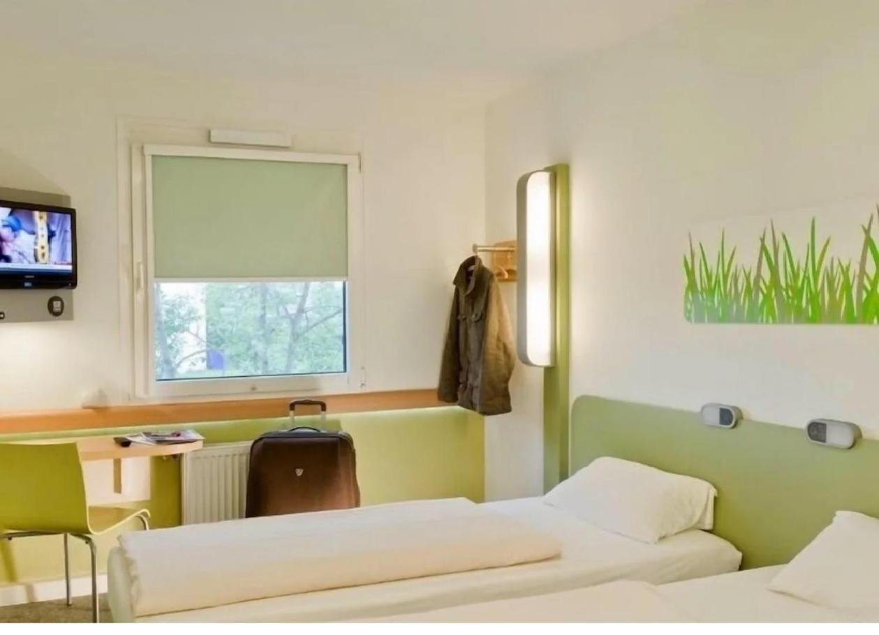Standard, Twin Beds