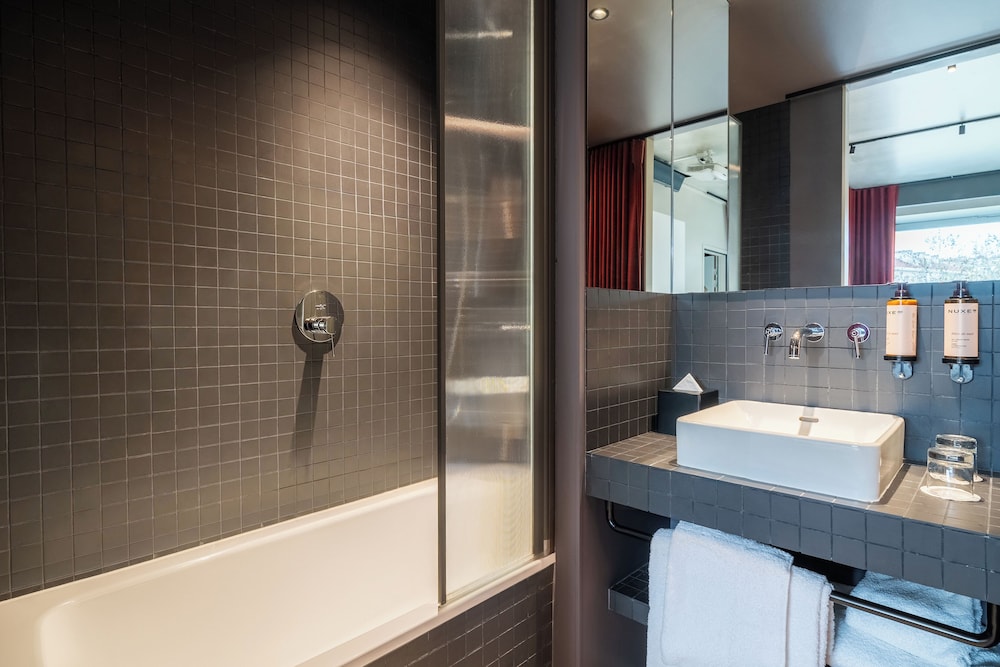 PARADISO, DOUBLE BED, CITY VIEW