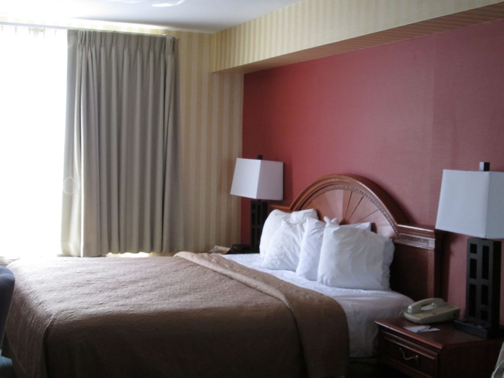 Quality Inn Gaylord MI 12/40