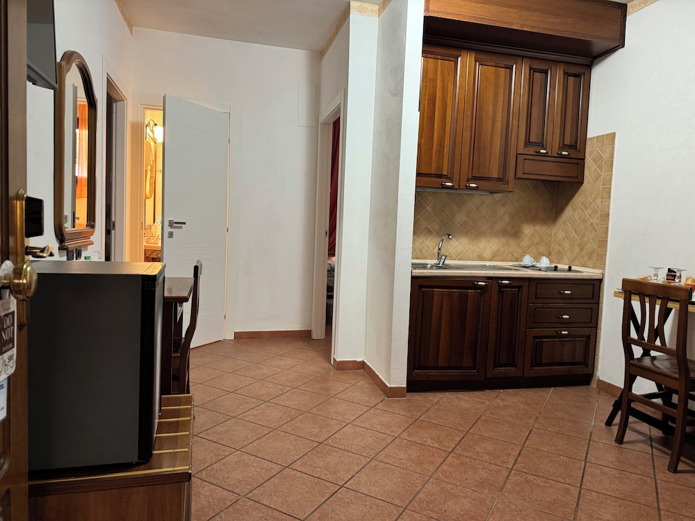 Euro House Inn Airport Hotel Residence 11/72