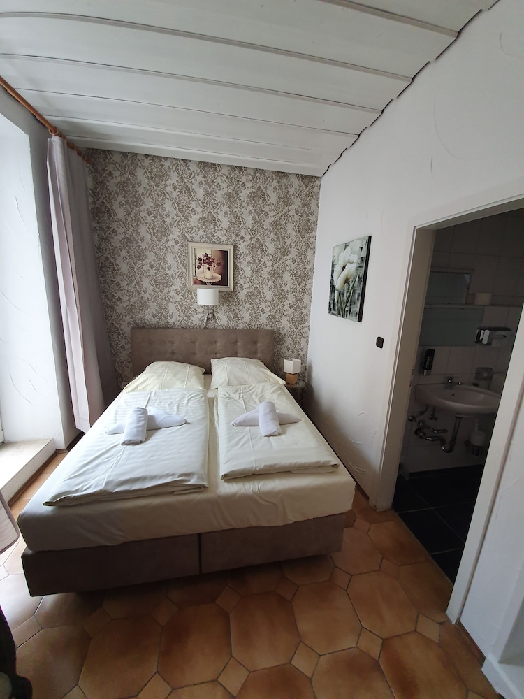 STANDARD, DOUBLE BED