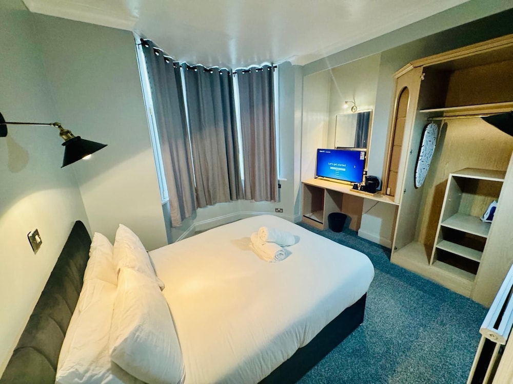 Kirkdale Hotel 8/30